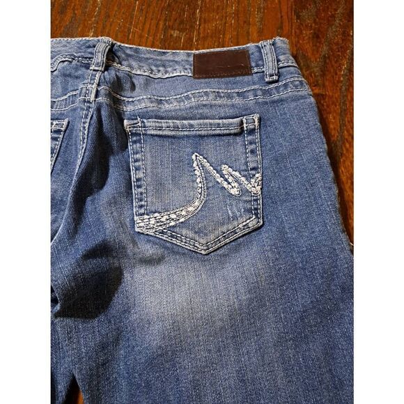 Size 5/6 Short Maurices Distressed Denim Blue Jeans with Pockets and Belt Loops - Picture 7 of 8